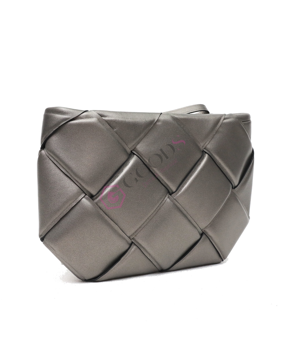 Padded clutch