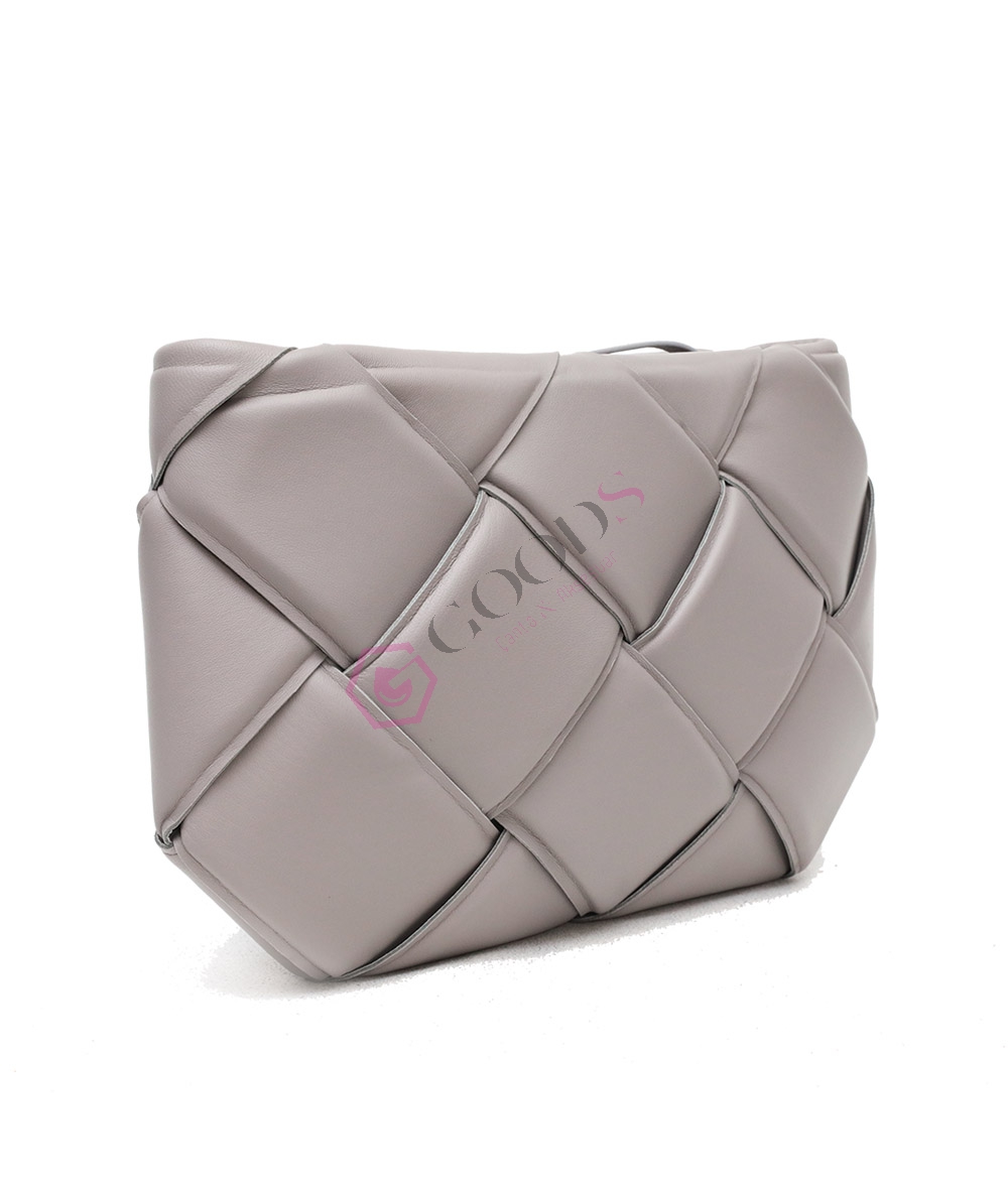 Padded clutch